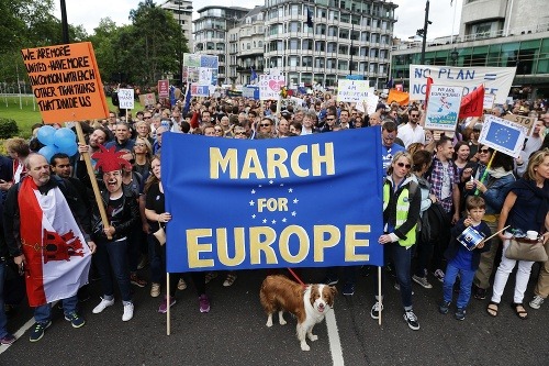 Briti protestujú proti výsledkom brexitu