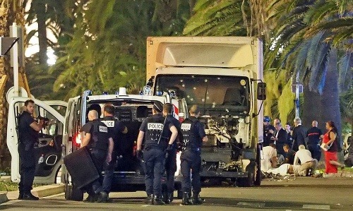 Pri útoku v Nice zahynulo 84 ľudí