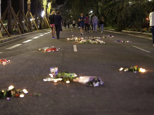 Krvavý útok vo francúzskom Nice si vyžiadal 84 obetí.