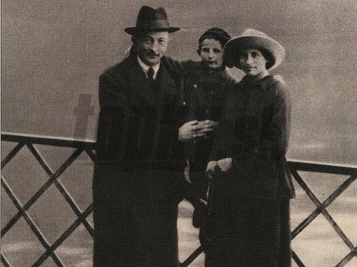 Felix Dzeržinskij s manželkou Zofiou a synom Janekom v roku 1918.