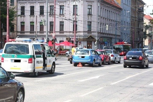 nehoda na bratislavskej križovatka