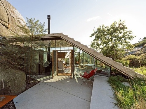 Chata so skalou v obývačke