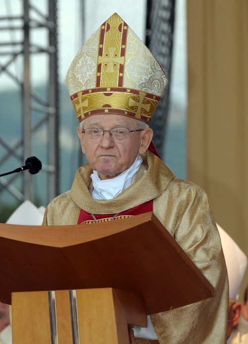 ARCHÍVNA SNÍMKA - Arcibiskup Dominik Hrušovský zomrel vo veku 90 rokov