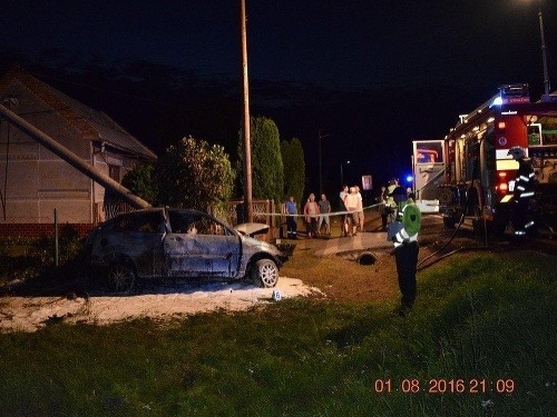 V Michalovskom okrese došlo k tragickej dopravnej nehode, pri ktorej prišli o život dve osoby a jedna osoba sa zranila ťažko