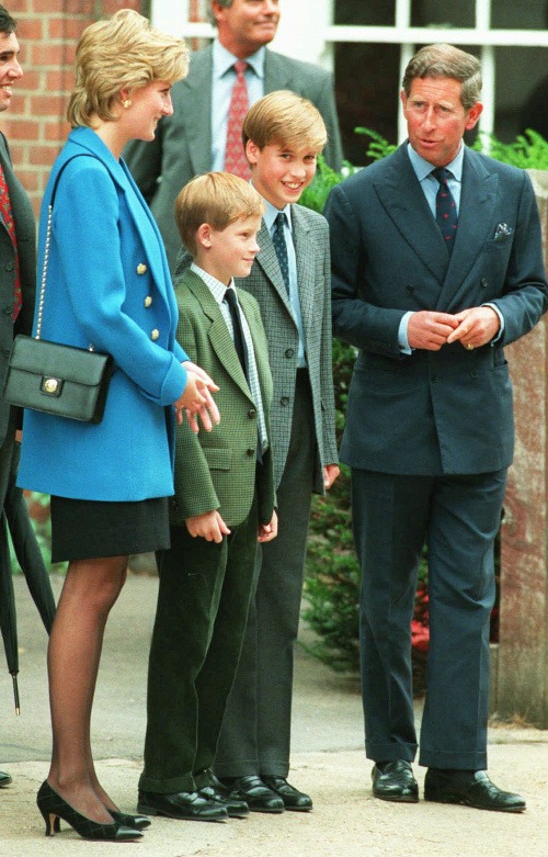 Princezná Diana so svojimi dvoma synmi a bývalým manželom Charlesom 