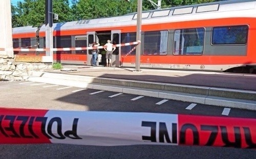 V sobotu útočil vo Švajčiarsku muž vo vlaku
