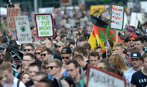Tisíce ľudí požadovali v Berlíne legalizáciu marihuany