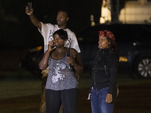 Usmrtenie muža pri policajnom zásahu v Milwaukee vyvolalo nepokoje