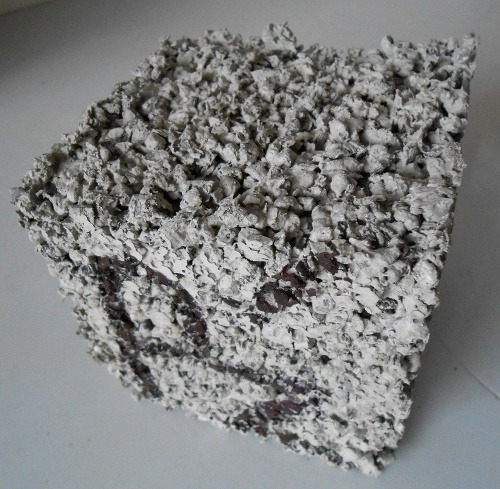 Ľahký betón s použitým polypropylénu.