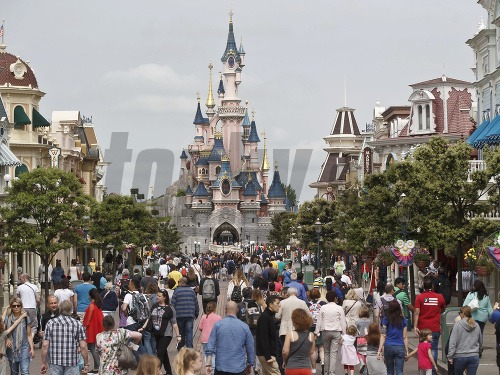 Disneyland v Paríži museli evakuovať