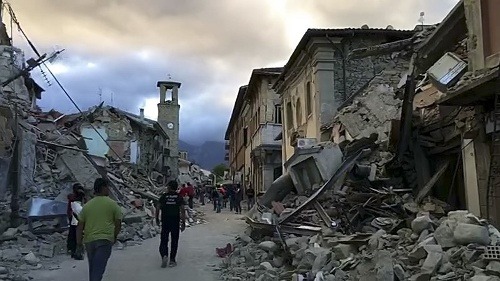 Zemetrasenie, ktoré zasiahlo pred mesiacom Amatrice, spôsobilo obrovské škody.