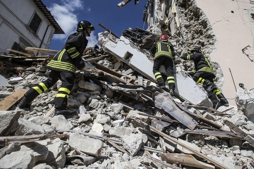 Talianska vláda vyhlásila stav núdze po silnom zemetrasení
