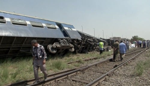 Južne od Káhiry sa vykoľajil osobný vlak, zomrelo 5 ľudí