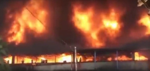 Po výbuchu v továrni hlásia najmenej 14 mŕtvych