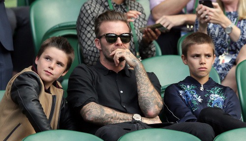 Cruz Beckham s otcom Davidom a bratom Romeom.