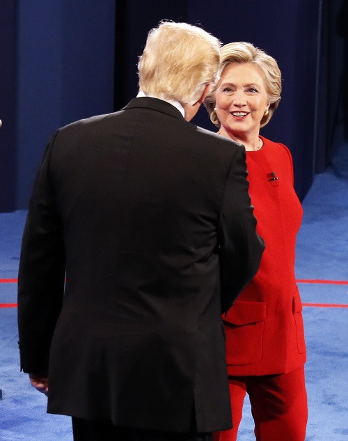 Donald Trump a Hillarry Clintonová sa stretli v súboji