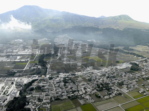 Japonská sopka Aso vychŕlila kúdol dymu.