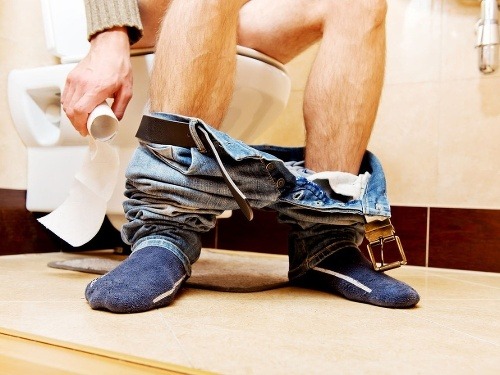 Vyprázdňovanie pôjde lepšie bez akýchkoľvek zvukov. 