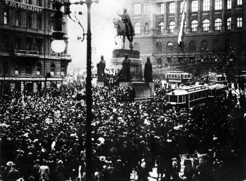 Manifestácia na Václavskom námestí, 28. októbra 1918.