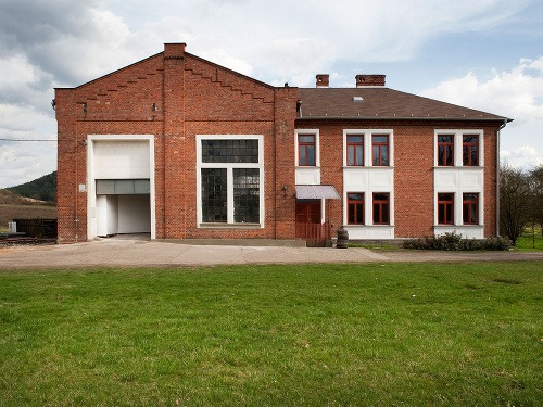 Ako zachrániť starú elektráreň a vyťažiť z nej maximum? Vstavať do nej byt! Bláznivé?