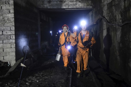 Výbuch bane v Číne neprežil žiadny z 33 mužov uväznených v podzemí