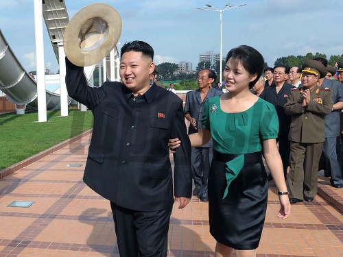 Severokórejský vodca Kim Čong-un s manželkou.