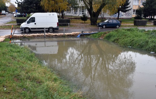 Situácia na rieke Trnávka na ulici Varichovskej v Trebišove .