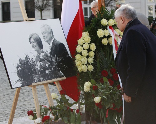 Lech Kaczynski s manželkou zahynuli pri leteckej katastrofe