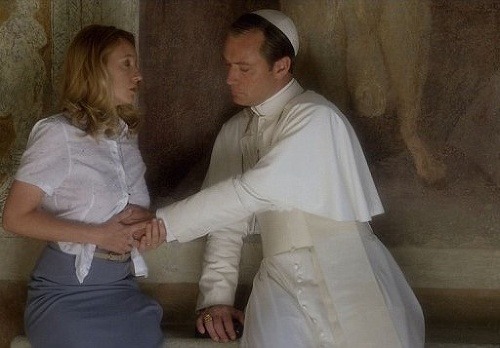 Jude Law v seriáli Mladý pápež.