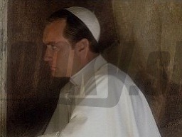 Jude Law ako pápež Pius XIII.