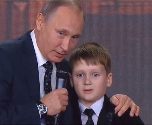 Vladimir Putin v dobrej nálade vtipkoval so žiakmi