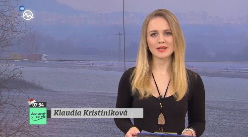 Moderátorka Dopravného servisu Klaudia Kristiníková sa dnes ráno objavila vo vysielaní Telerána so zranenou nohou.