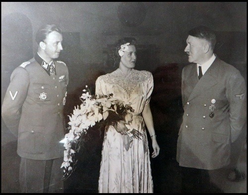 Na svadbe Gertl Braunovej s Hermannom Fegeleinom bol prítomný sám Adolf Hitler.