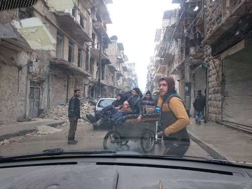 Ráno pred evakuáciou v Aleppe.