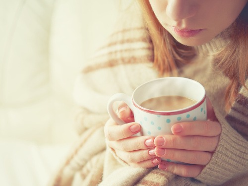 Máte neustále studené ruky, napriek tomu, že vonku nosíte rukavice a v interiéri kúrite? Toto sú možné dôvody! 