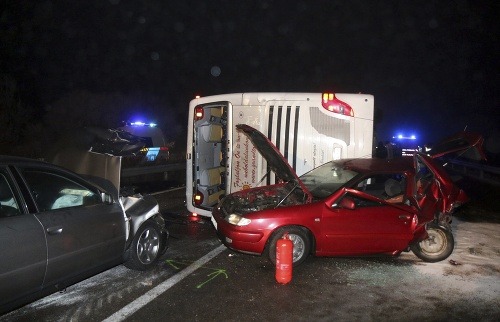 Počet obetí havárie na diaľnici M3 v Maďarsku stúpol na štyri.