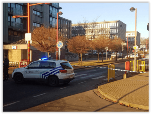 Tri bombové poplachy vyhlásili dnes popoludní v belgických mestách Charleroi a Liege.