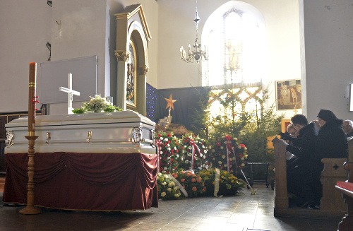 Pohreb poľského kamionistu zabitého počas útoku na vianočné trhy v Berlíne.