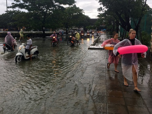 Problémy so záplavami má aj jeden z najpopulárnejších ostrovov Thajska.
