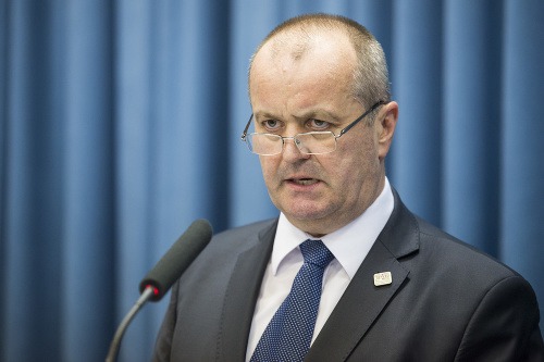 Minister obrany Peter Gajdoš (nominant SNS)
