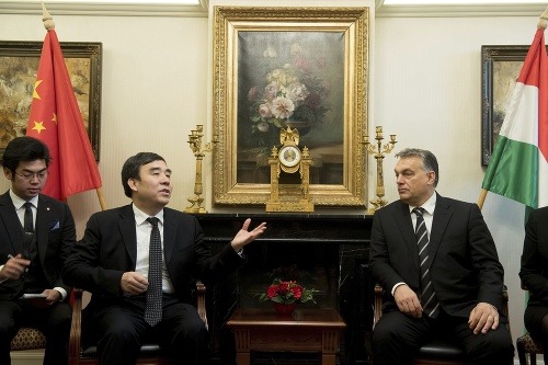 Viktor Orbán na stretnutí s riaditeľom čínskej banky v Budapešti.