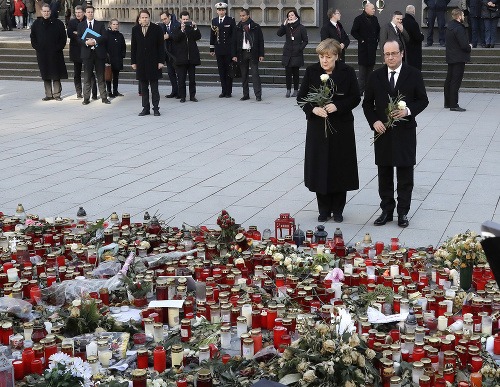 Merkelová a Hollande vzdali poctu obetiam