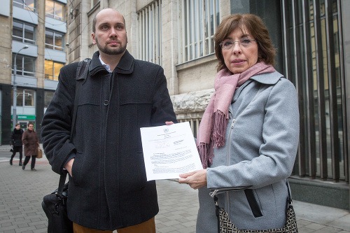 Karol Galek a Anna Zemanová pred Generálnou prokuratúrou.