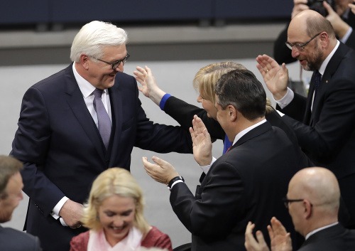 Frank-Walter Steinmeier prijíma gratulácie