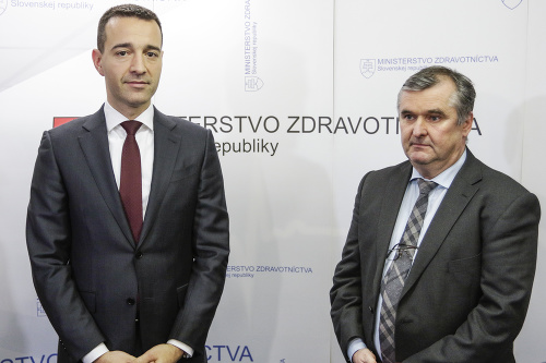 Na snímke zľava minister zdravotníctva SR Tomáš Drucker a prezident Asociácie nemocníc Slovenska (ANS) Marián Petko