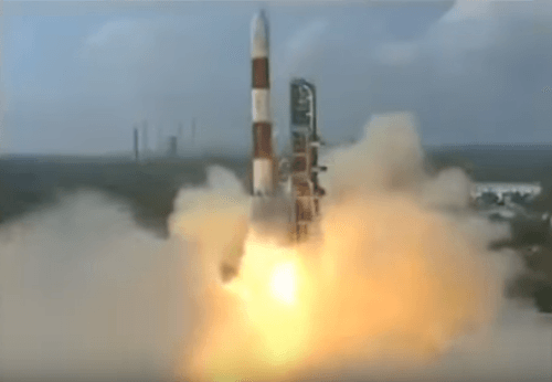 Indická nosná raketa typu PSLV dnes úspešne vyniesla na obežnú dráhu Zeme 104 družíc.