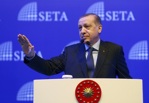 Turecký prezident Recep Tayyip Erdogan nechal novinára nemeckého denníka zatknúť.