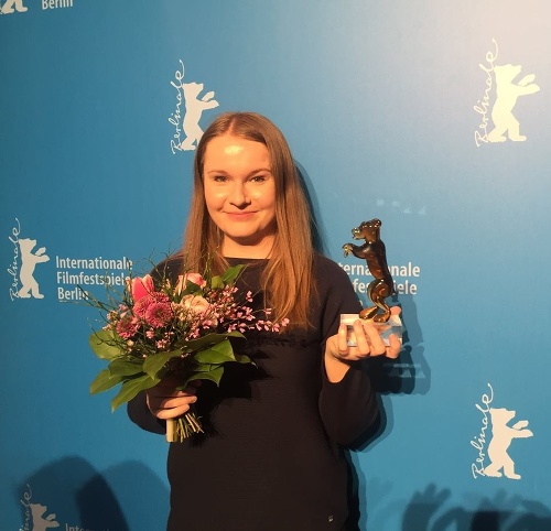 Film Piata loď získal na filmovom festivale v Berlíne cenu Kryštálový medveď.