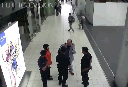 Zábery z kamery z malajzijského letiska, na ktorých má byť zachytená vražda Kim Čong-nama.