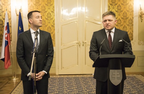 Predseda vlády SR Robert Fico (vpravo) a minister zdravotníctva SR Tomáš Drucker
